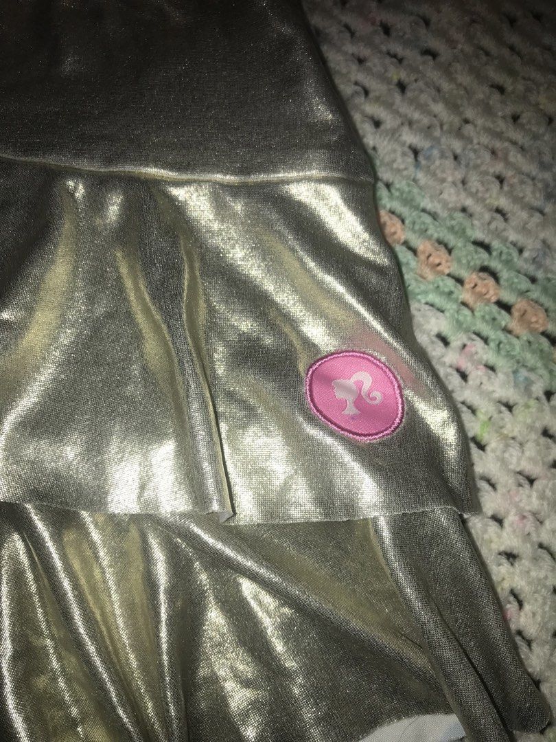 Barbie Gold Ruffle Skirt Size 2 (Category: Babies & Kids Fashion) located in Caloocan City. Submitted by julie_shooooopppp (Listing ID 1462170875, Image 3). Description: - Adorable gold ruffle skirt from Barbie - Features a sparkly pink waistband - Little Barbie logo detail on the side - Perfect for dress-up play or parties - Made in China - Size 2 - Recommended height: 92cm - Recommended waist: 54cm.