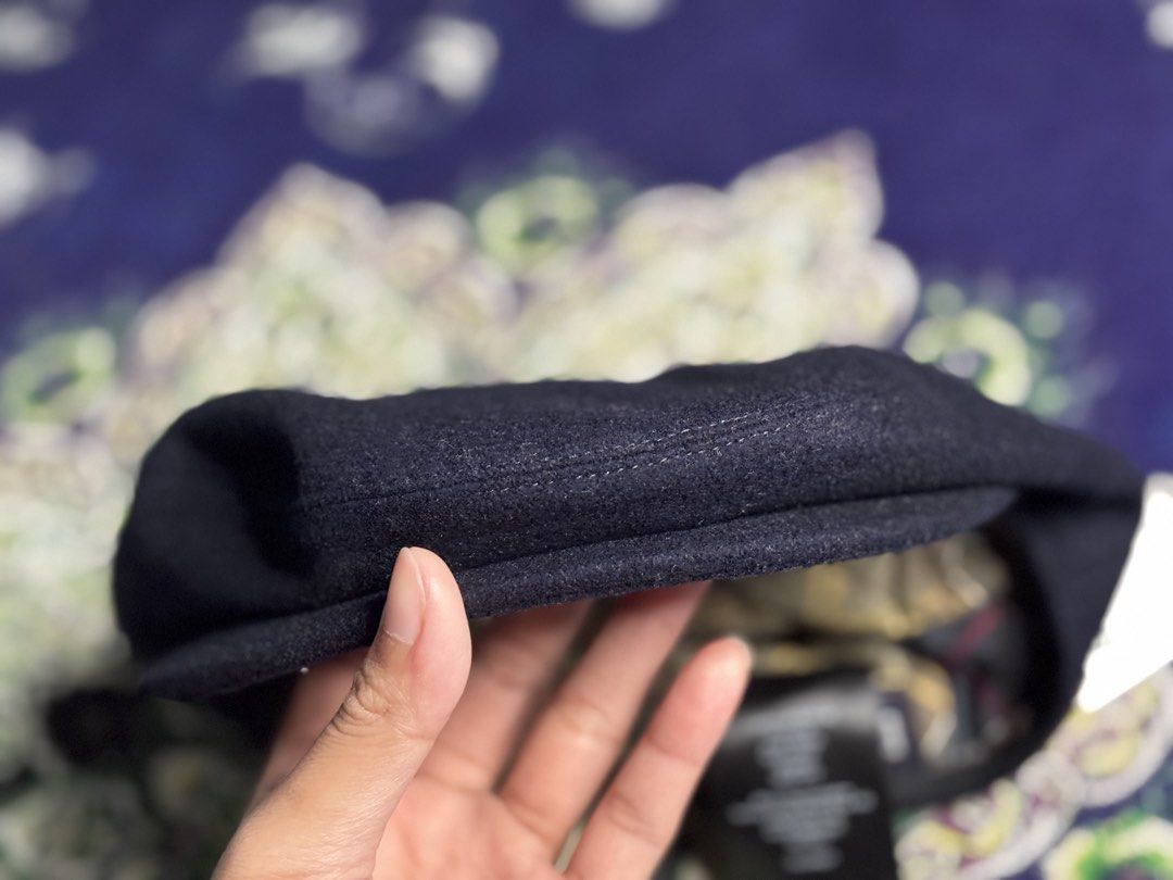 Barbour Berret (Category: Caps & Hats) located in Valenzuela. Submitted by telagram (Listing ID 1462123639, Image 2). Description: .
