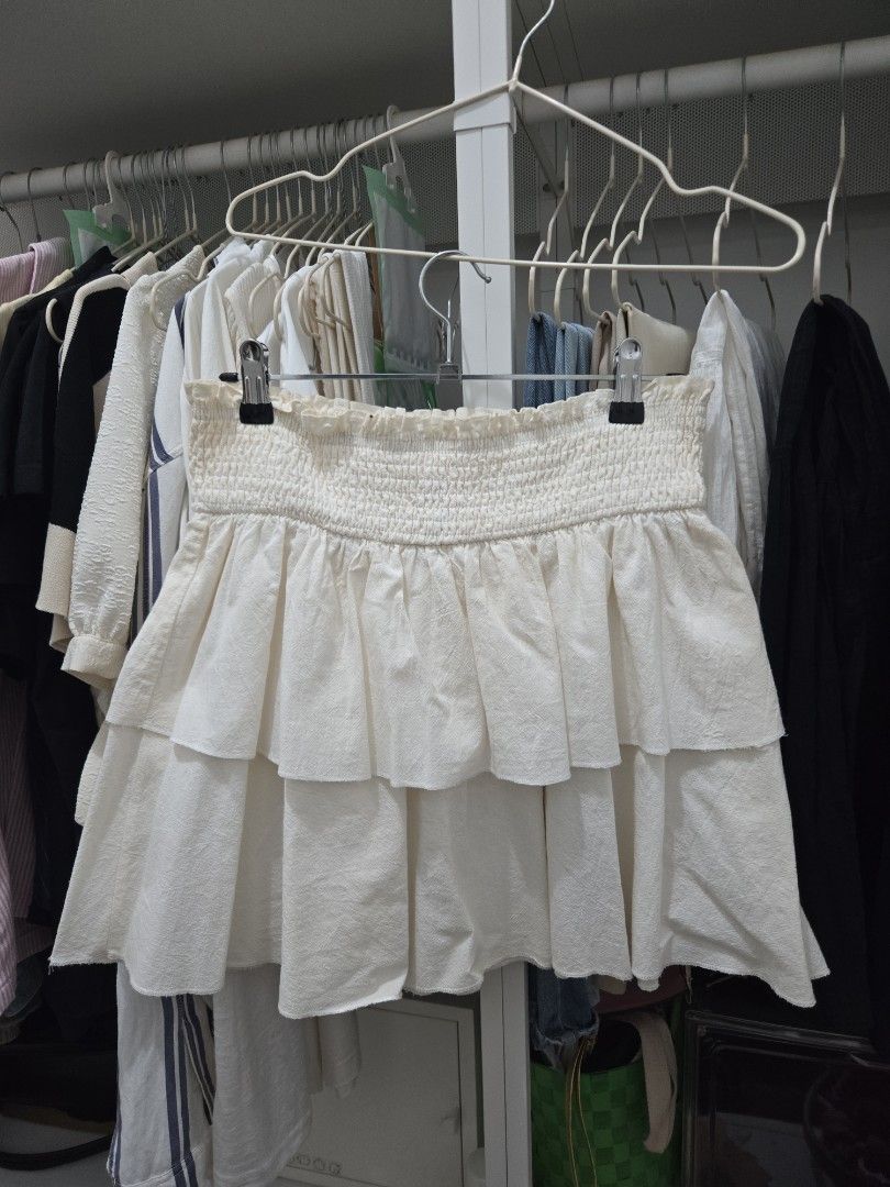 Basic White Skirt - SheIn (Category: Skirts) located in Agoncillo. Submitted by ariannacvii (Listing ID 1462054631, Image 1). Description: 👖 Pre-Loved Basic White Skirt — ₱200 Decluttering my wardrobe and letting go of this pre-loved piece! 🤍 • Size: M • Brand: SheIn • Condition: Like New • Price: ₱200 Easy to style and perfect for everyday wear! ✨ 📌 IMPORTANT NOTE: Some of my clothes have been stored and unused for quite some time, so there m