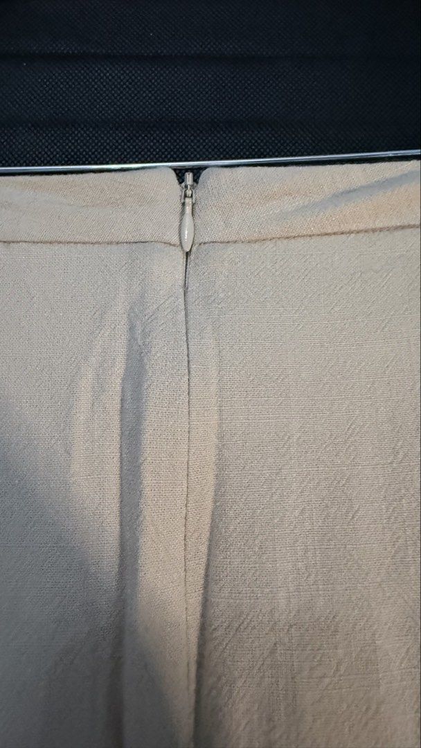 BAYO Midi Skirt (Category: Skirts) located in Makati City. Submitted by clutterfreejia (Listing ID 1462162003, Image 3). Description: Store bought at ₱2695.50 Size on tag: medium No pockets Color: beige Used once for a wedding No flaws Tailor adjustment: sides to tighten because was too loose for my waist. Can be unstitched to get original size Rfs: not fit for my body shape.