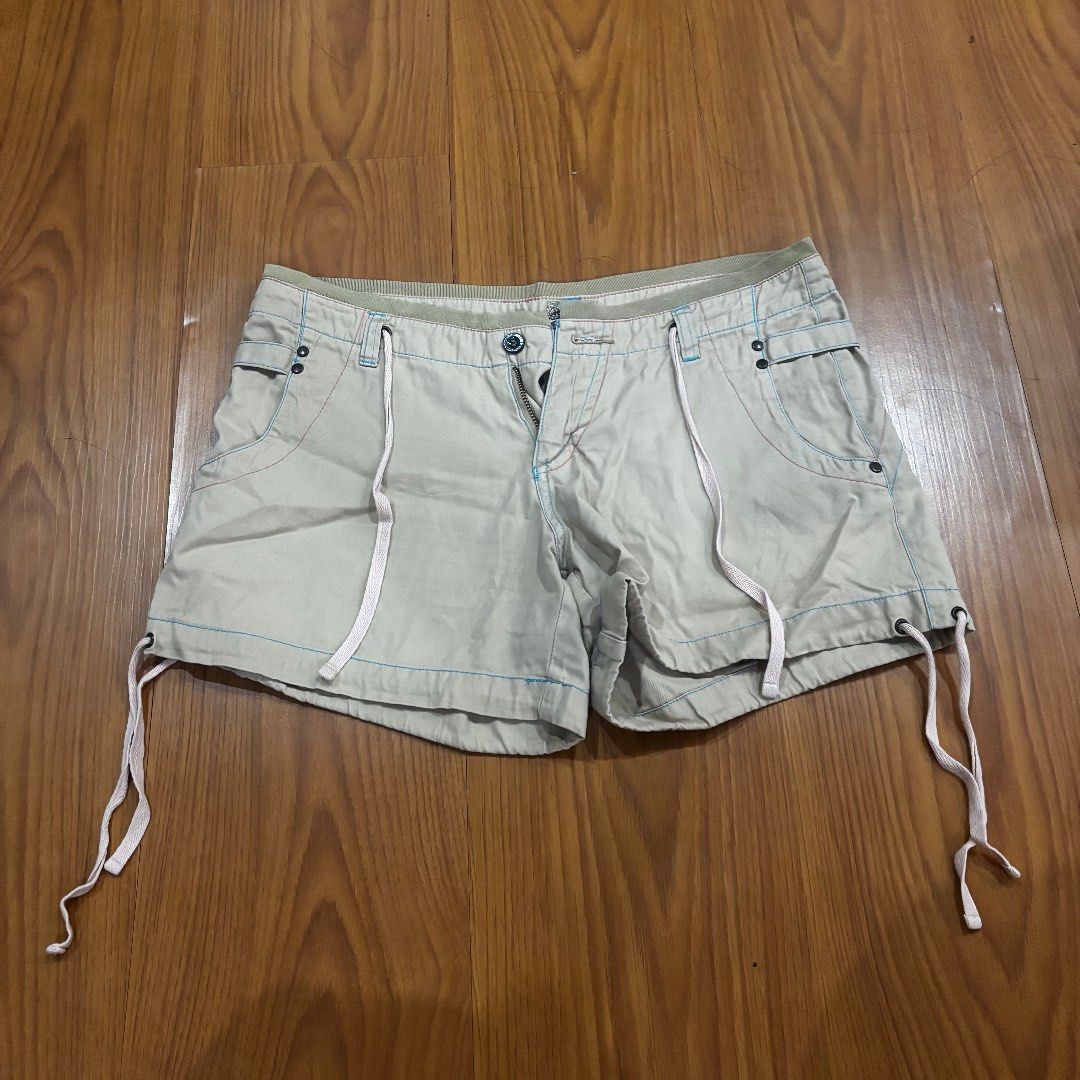 Beige Cargo Shorts with Drawstring Waist (Category: Shorts) located in Quezon City. Submitted by murafindsph (Listing ID 1462037513, Image 1). Description: - Beige cargo shorts - Size: Medium (M) - Adjustable drawstring waist - Multiple functional pockets - Stylish blue and red contrast stitching - Ideal for casual outings and outdoor adventures - Comfortable and versatile fit.