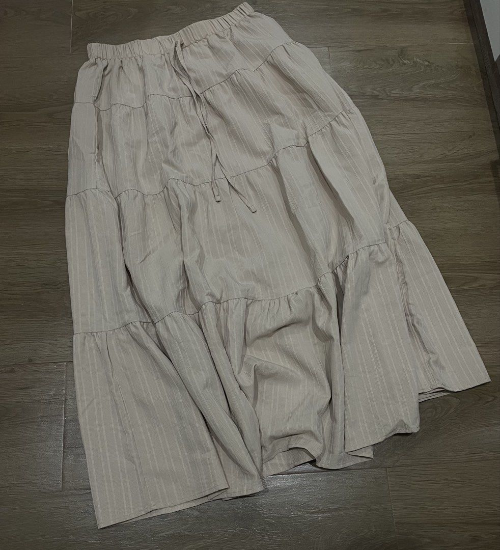 Beige Maxi Skirt / Beach Skirt (Category: Skirts) located in Bulacan. Submitted by ladyjagged (Listing ID 1461776876, Image 2). Description: Used once. No issues🌼 Ganda ng material mga sis. 🌸 Cute, comfy, and easy to style! Garterized elastic waist Lightweight and comfortable • Easy to mix and match Fits small to semi large. ✨.