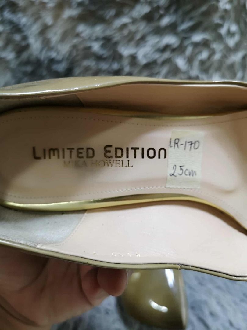 Beige Patent Leather Peep Toe Classic Wedge Pump (Category: Wedges) located in Santa Cruz. Submitted by jmy_surplus.2 (Listing ID 1462095572, Image 3). Description: Size ; 25cm Color ; Beige Type ; Wedge Brand ; No brand Material ; Leather Style ; Peep Toe Wedge Pump LR 170 JMY 4 Batch #220.