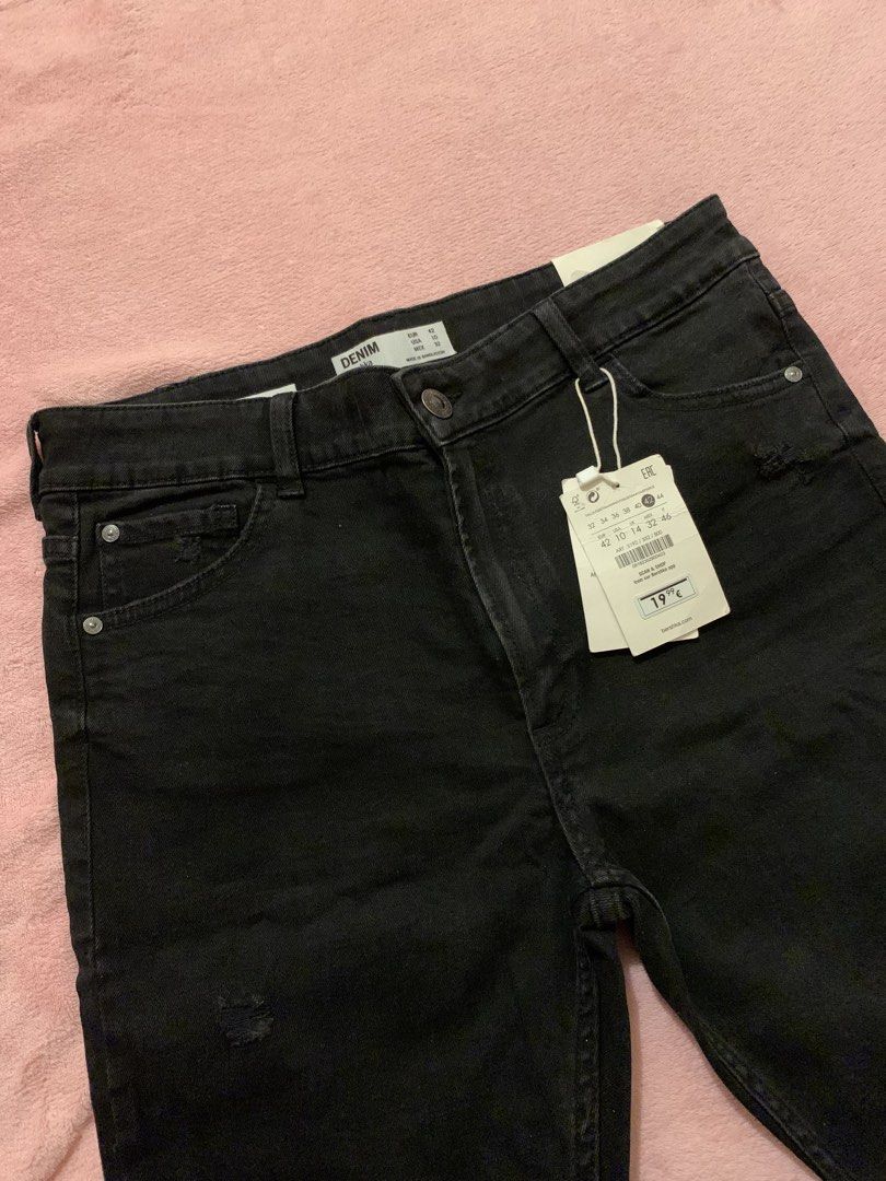 Bershka Denim (Category: Jeans) located in Manila. Submitted by angelbelser02 (Listing ID 1462188415, Image 1). Description: .