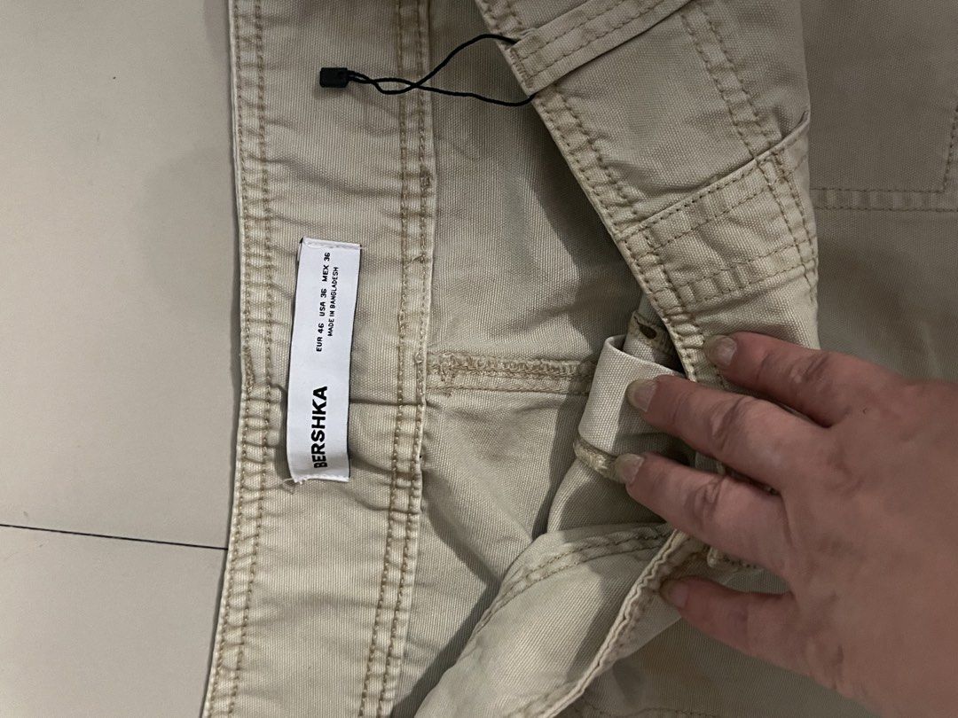 Bershka Beige Cargo Midi Skirt (Category: Skirts) located in Mandaluyong City. Submitted by prince_888 (Listing ID 1462097346, Image 3). Description: - Bershka beige cargo midi skirt - Size: 36 EUR - Pockets: Side and front - Closure: Button and zip - Origin: Made in Bangladesh -Negotiable .