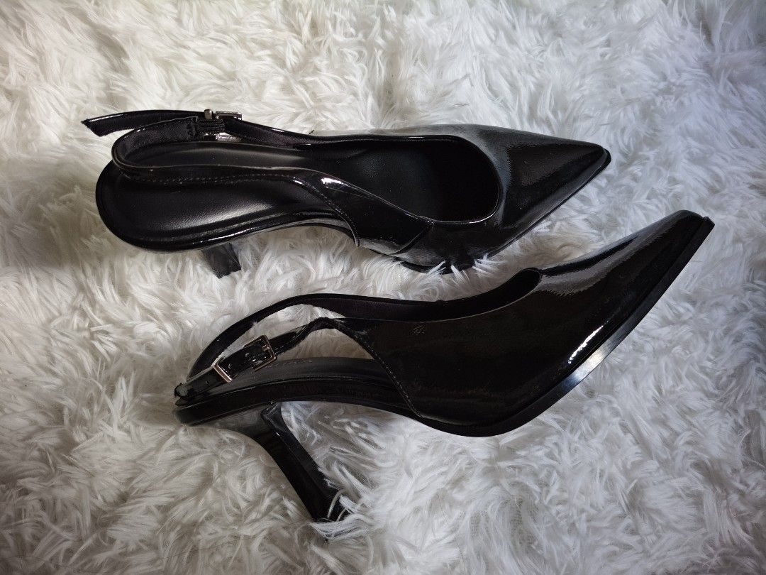 Bershka Black Shoes (Category: Flats & Sandals) located in Manila. Submitted by dane.rada (Listing ID 1462066709, Image 1). Description: Bershka black shoes, 3 inch, once lang nagamit..