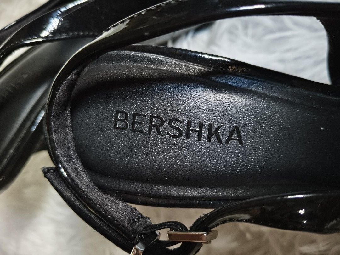 Bershka Black Shoes (Category: Flats & Sandals) located in Manila. Submitted by dane.rada (Listing ID 1462066709, Image 3). Description: Bershka black shoes, 3 inch, once lang nagamit..