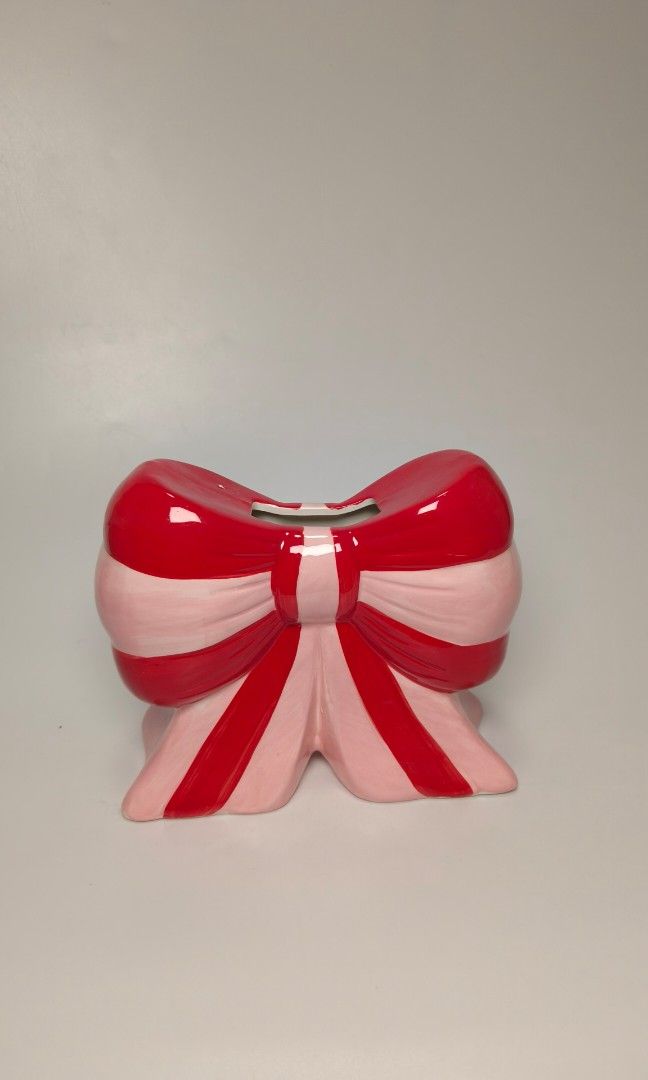 Big ribbon vase (Category: Vases & Decorative Bowls) located in Cavite. Submitted by phtmt (Listing ID 1462196332, Image 2). Description: Big ribbon vase (pink and red) (w/ small paint chips; see photos) These are factory pull-out items, so minor imperfections or flaws may be present. Please manage your expectations..