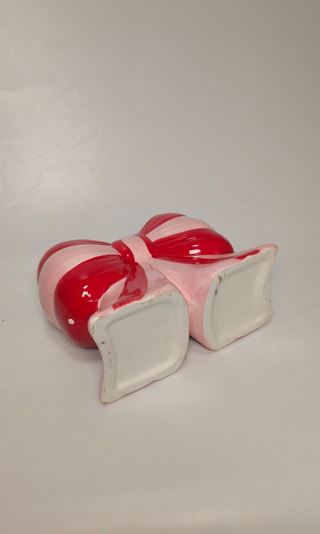 Big ribbon vase (Category: Vases & Decorative Bowls) located in Cavite. Submitted by phtmt (Listing ID 1462196332, Image 3). Description: Big ribbon vase (pink and red) (w/ small paint chips; see photos) These are factory pull-out items, so minor imperfections or flaws may be present. Please manage your expectations..