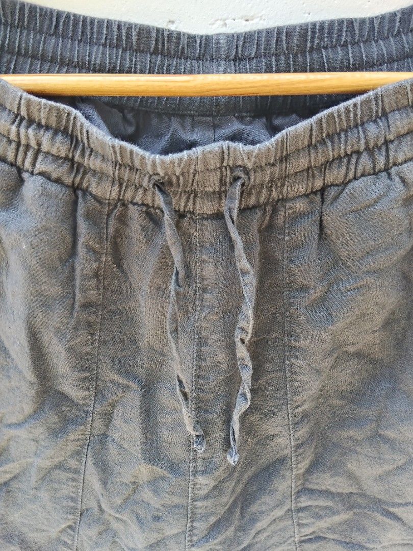 BIGUNION Sanforized Superior Pants Size M (Category: Jeans) located in City of Isabela. Submitted by jasheverything (Listing ID 1462184685, Image 3). Description: - Black cropped pants from BIGUNION - Elastic waistband with drawstring - Two side pockets - Made from a comfortable, linen-like material - Ideal for casual, everyday wear Excellent Condition 1000+SF.