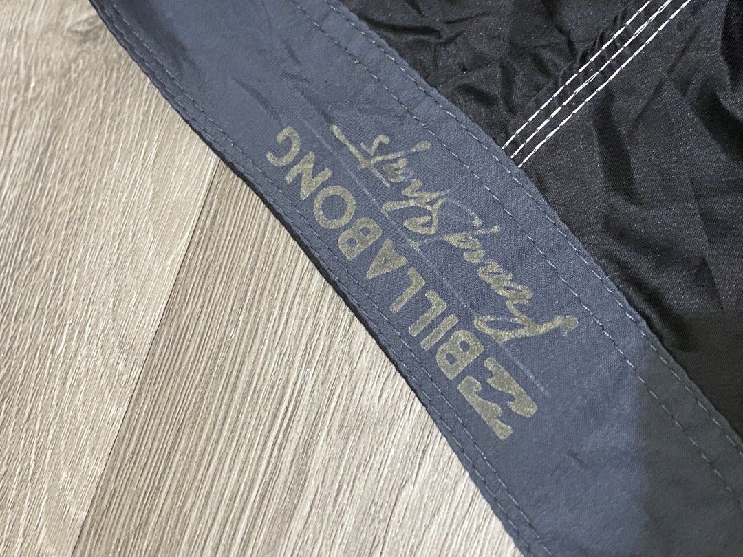 Billabong Black Board Shorts Size 32 (Category: Swim Trunks & Board Shorts) located in Manila. Submitted by owabaet12 (Listing ID 1462223332, Image 3). Description: - Brand: Billabong - Size: 32 - Color: Black - Features: Drawstring waist, velcro pocket on back left - Interior detail: Billabong logo printed on waistband - Origin: Made in China - Ideal for: Swimming, surfing.