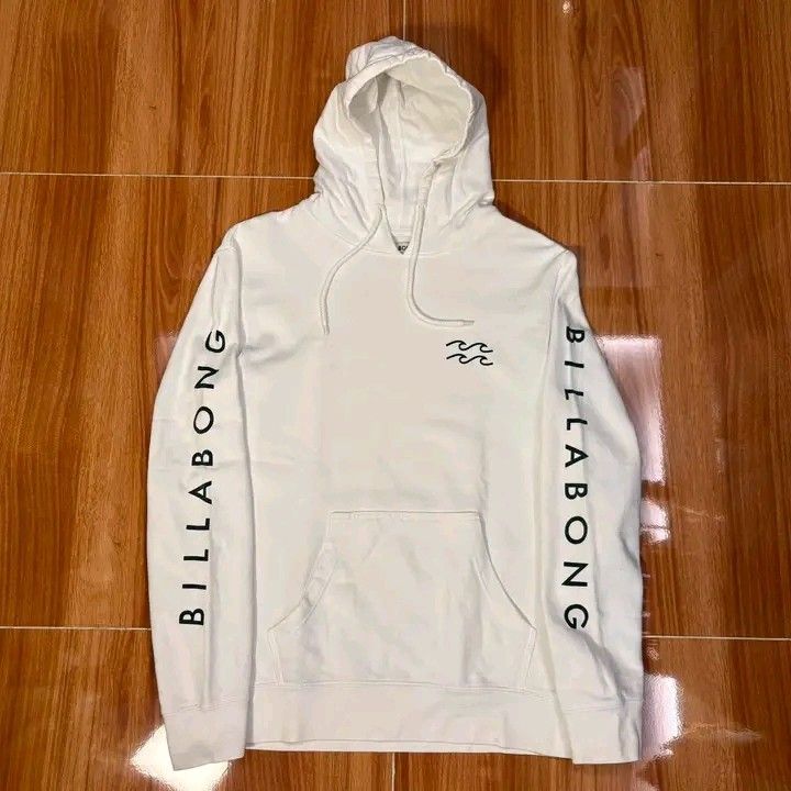 Billabong hoodie jacket (Category: Coats, Jackets and Outerwear) located in Surigao. Submitted by joshuabayang (Listing ID 1462160725, Image 2). Description: for sale pansabay ship bukas billabong hoodie jacket issue stain size medium but fit to large mop gcash mod j & t.