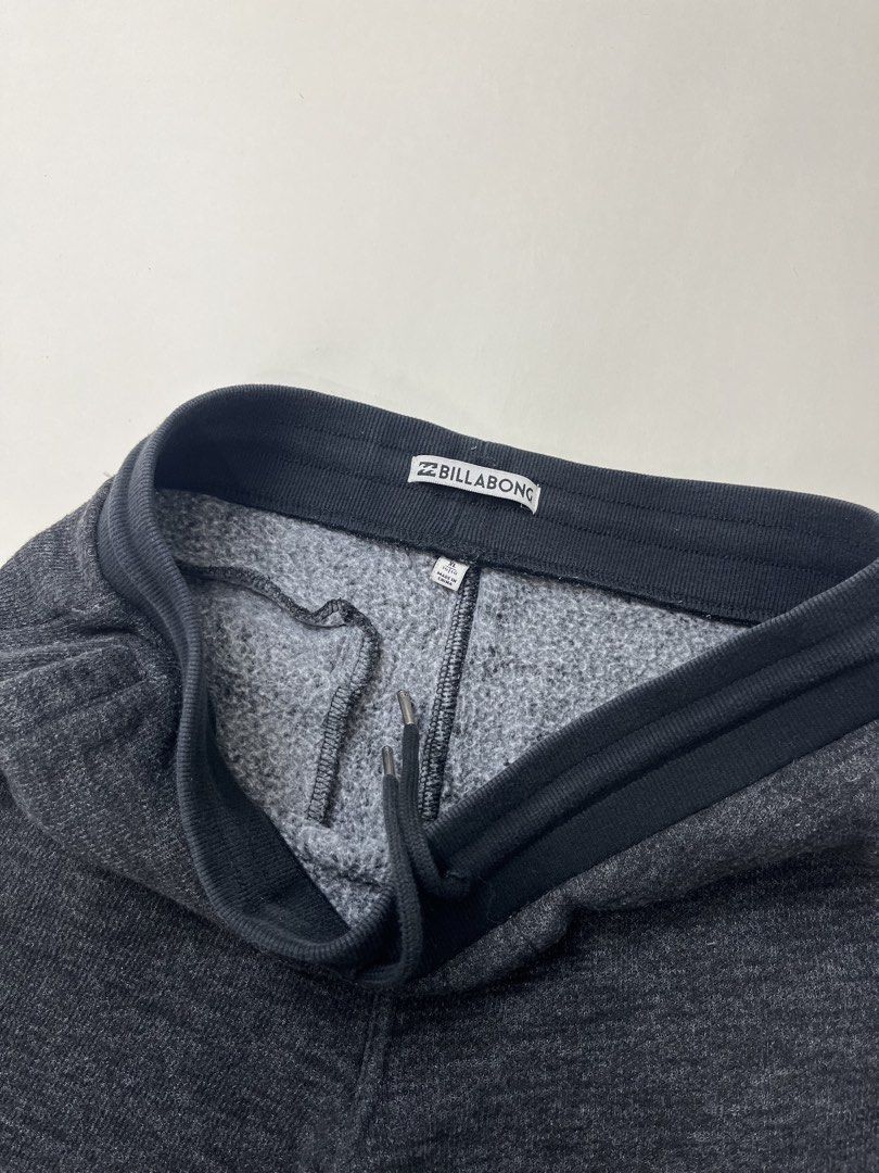 Billabong Shorts (Category: Shorts) located in Makati City. Submitted by ufcknwthbst (Listing ID 1462075078, Image 3). Description: 30-34 waist 18 inch length 9.5/10 condition No issue.