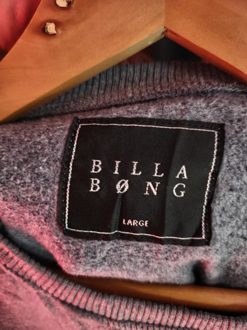 BILLABONG SWEATER (Category: Longsleeves) located in Toledo. Submitted by goldendogs (Listing ID 1462200560, Image 3). Description: BILLABONG SWEATER LARGE 22.5 × 29 NO FLAWS.