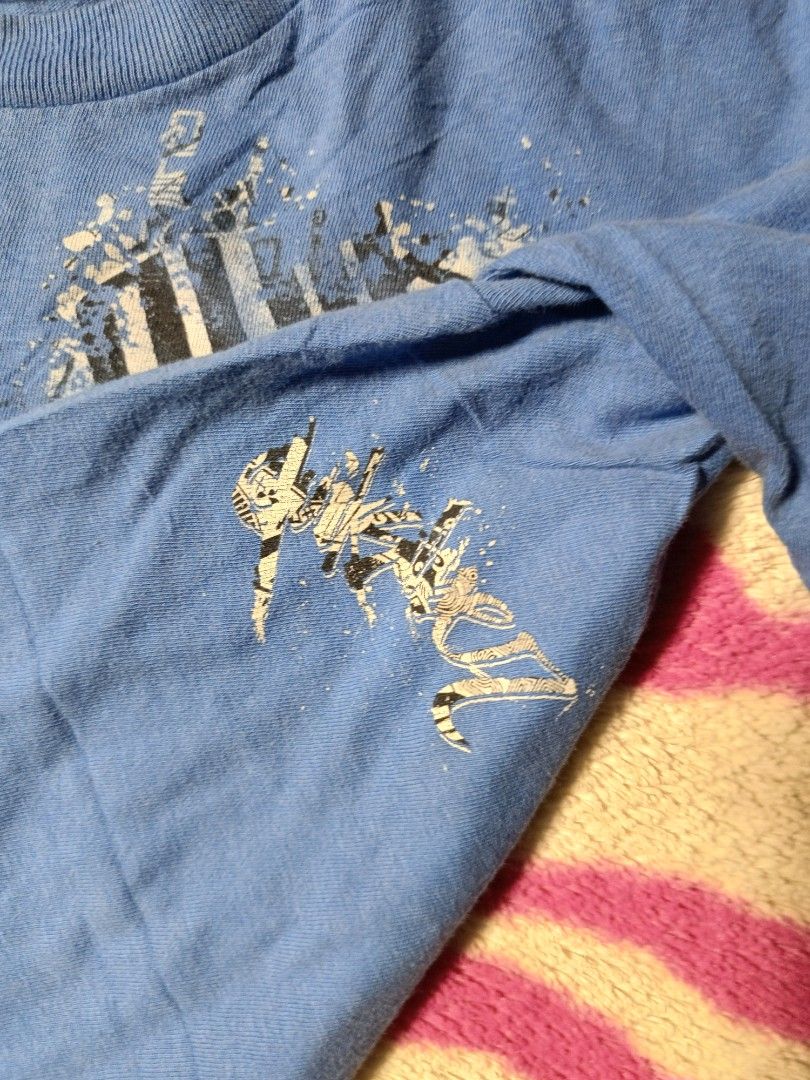 Quick silver y2k top (Category: Shirts) located in Binangonan. Submitted by uhwhynot (Listing ID 1462125488, Image 3). Description: billabong for kid good for adult girls.