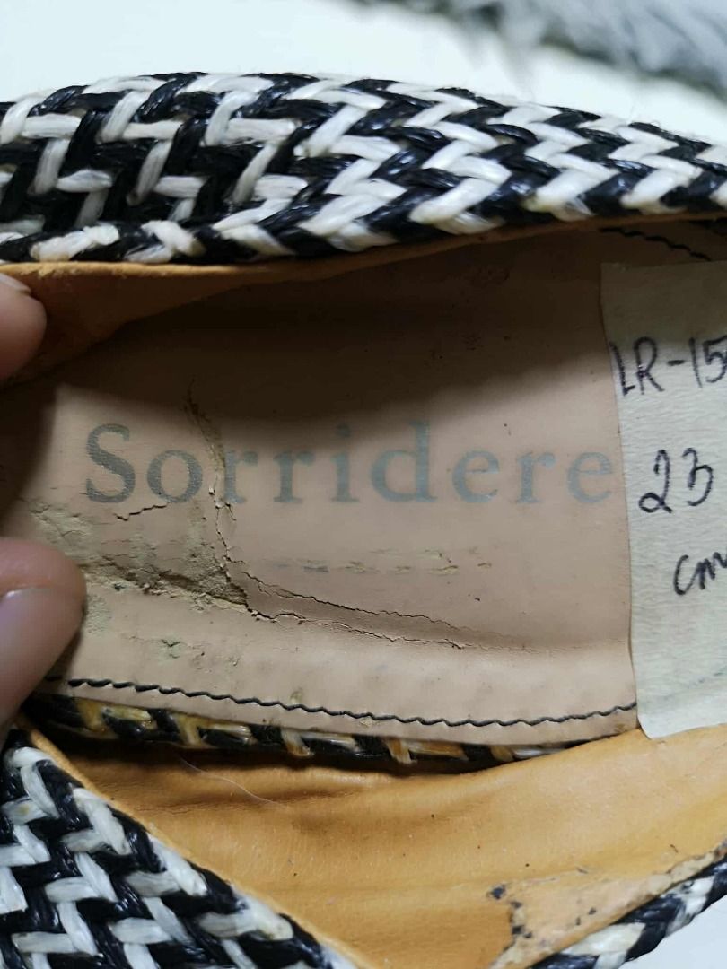Black & White Chevron Patterned Platform Wedge Sandals (Category: Wedges) located in Santa Cruz. Submitted by jmy_surplus.2 (Listing ID 1462090317, Image 2). Description: Size ; 23cm Color ; White & Black Type ; Wedge Brand ; No brand Material ; Synthetic Style ; Peep Toe Chevron patterned Wedge Sandals LR 159 JMY 4 Batch #220.