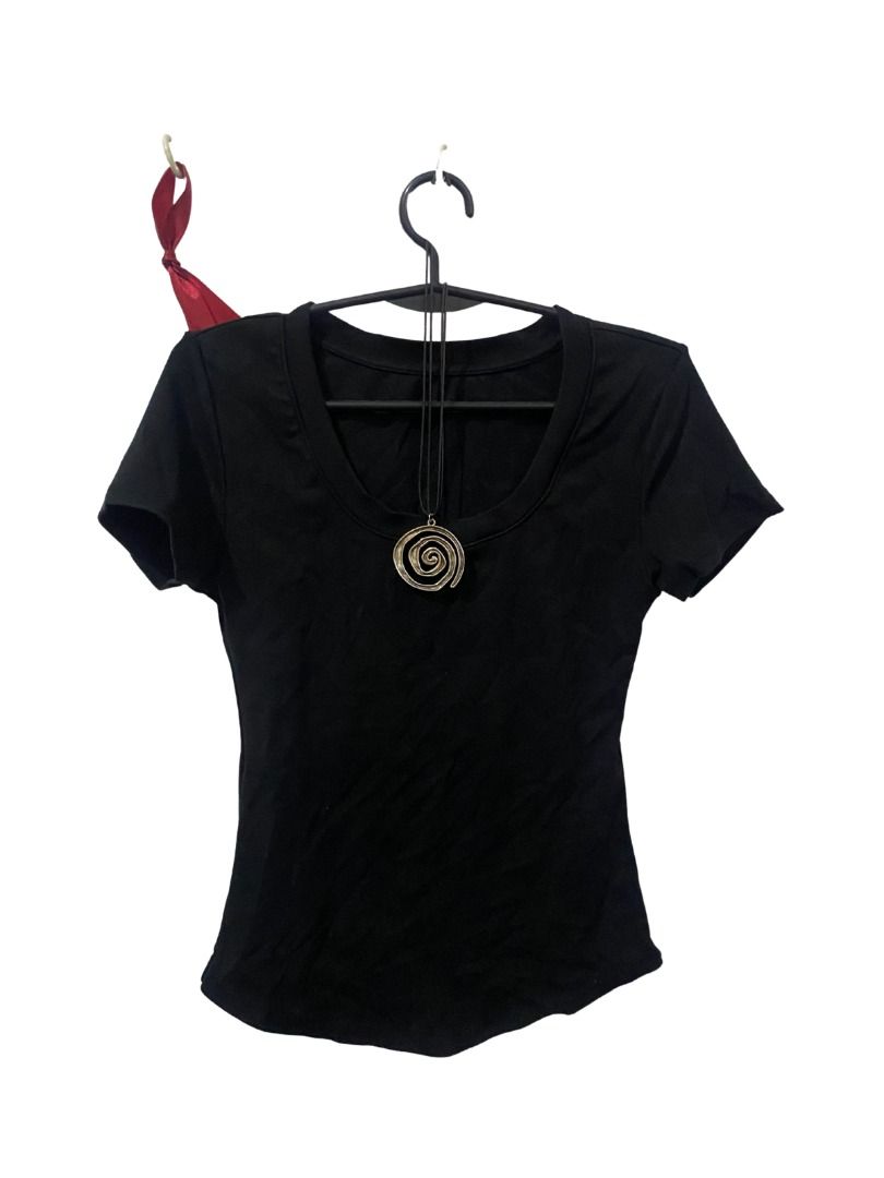 fitted black blouse (Category: Blouses) located in Quezon City. Submitted by kastiel00 (Listing ID 1462205980, Image 1). Description: small.