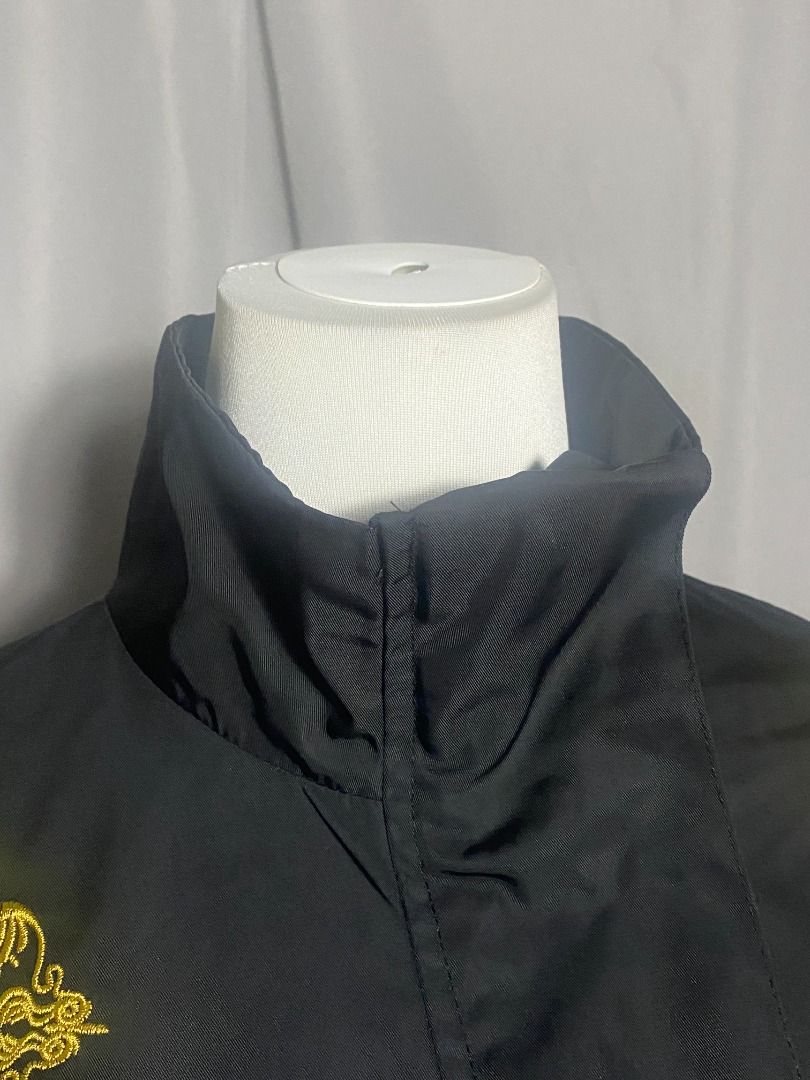 Black Bomber Jacket w/ Gold embroidery (Category: Coats, Jackets and Outerwear) located in Las Pinas. Submitted by ipickyou (Listing ID 1462184046, Image 3). Description: Unwashed Condition: 10/10 𝗠𝗲𝗮𝘀𝘂𝗿𝗲𝗺𝗲𝗻𝘁𝘀 𝘄𝗵𝗲𝗻 𝗹𝗮𝗶𝗱 𝗳𝗹𝗮𝘁: -Size L -Armpit to armpit: 27 1/2” -Length: 21” .