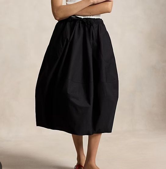 Black Cocoon Midi / Maxi Skirt (Category: Skirts) located in Tuguegarao City. Submitted by thriftedtreasures101.1 (Listing ID 1462107158, Image 1). Description: ‎Cocoon Silhouette: Often used for more modern, architectural pieces where the volume is smooth, curved and structured rather than puffy. It can be a maxi skirt for shorter women or a midi skirt for taller women. Slightly used, in very good condition. Color may vary due to lighting. Measu