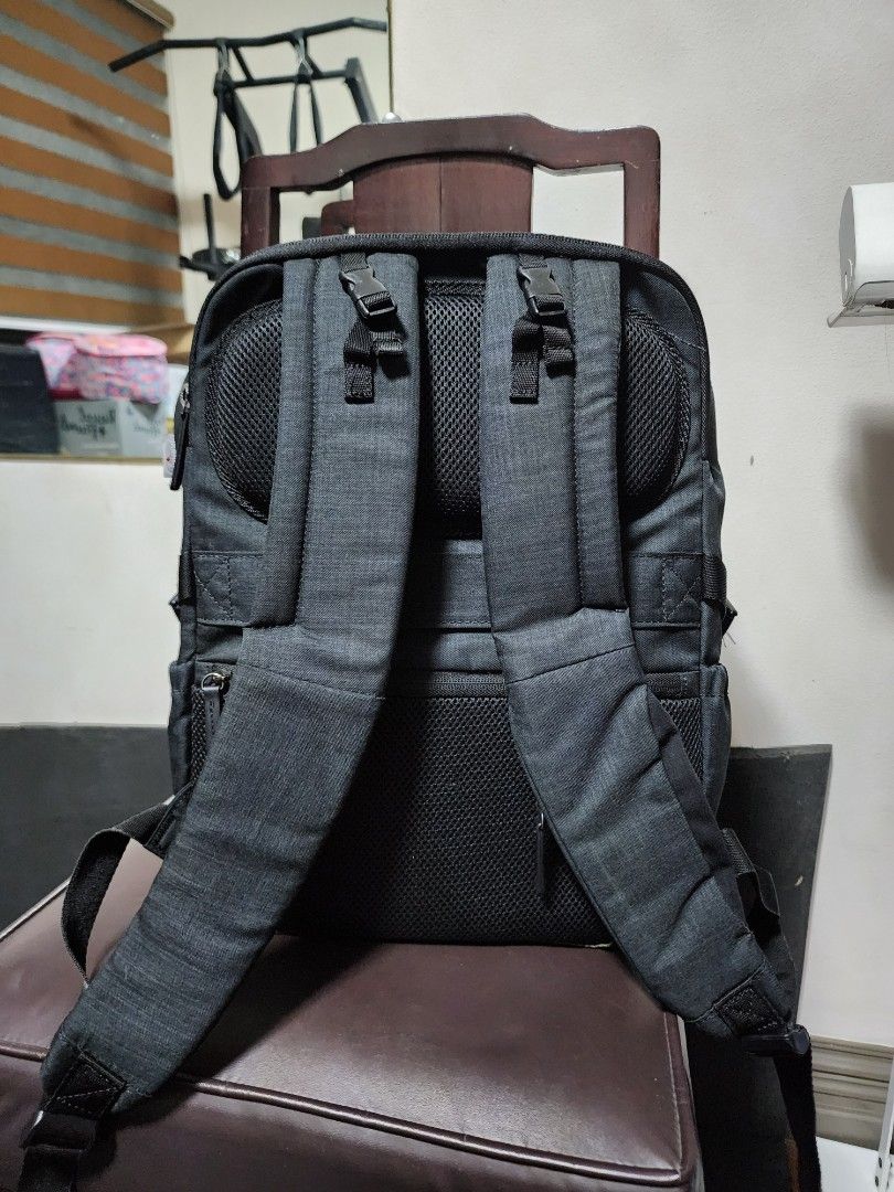 Black Convertible Backpack with Accessories (Category: Backpacks) located in Manila. Submitted by iiivvvyyy02127 (Listing ID 1462185222, Image 3). Description: .
