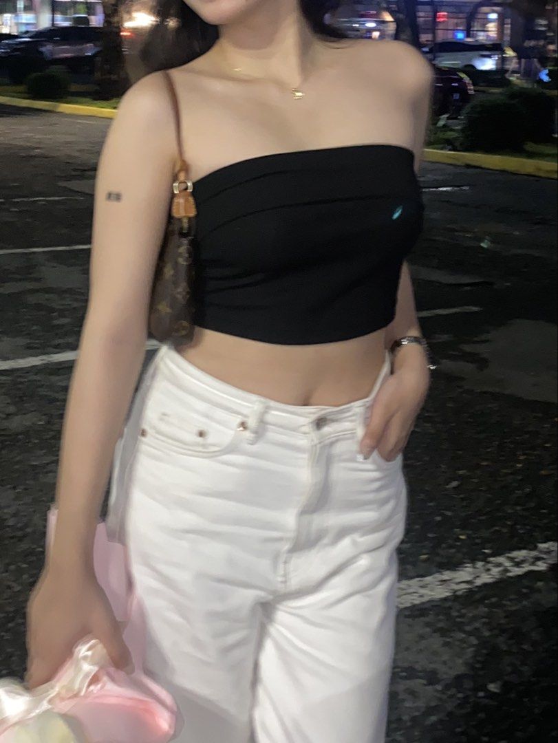 Black Cropped Knitted Tube Top (Category: Others Tops) located in Paranaque City. Submitted by maedizon (Listing ID 1462257005, Image 2). Description: Only used once Xs-s.