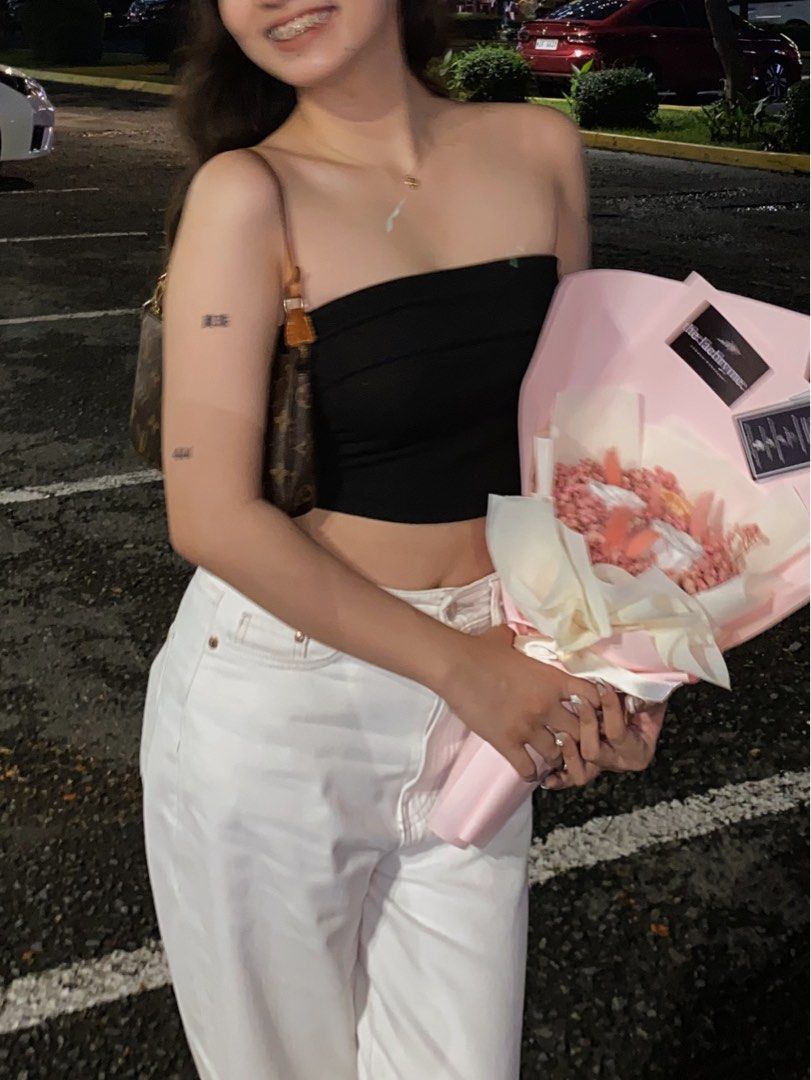 Black Cropped Knitted Tube Top (Category: Others Tops) located in Paranaque City. Submitted by maedizon (Listing ID 1462257005, Image 1). Description: Only used once Xs-s.