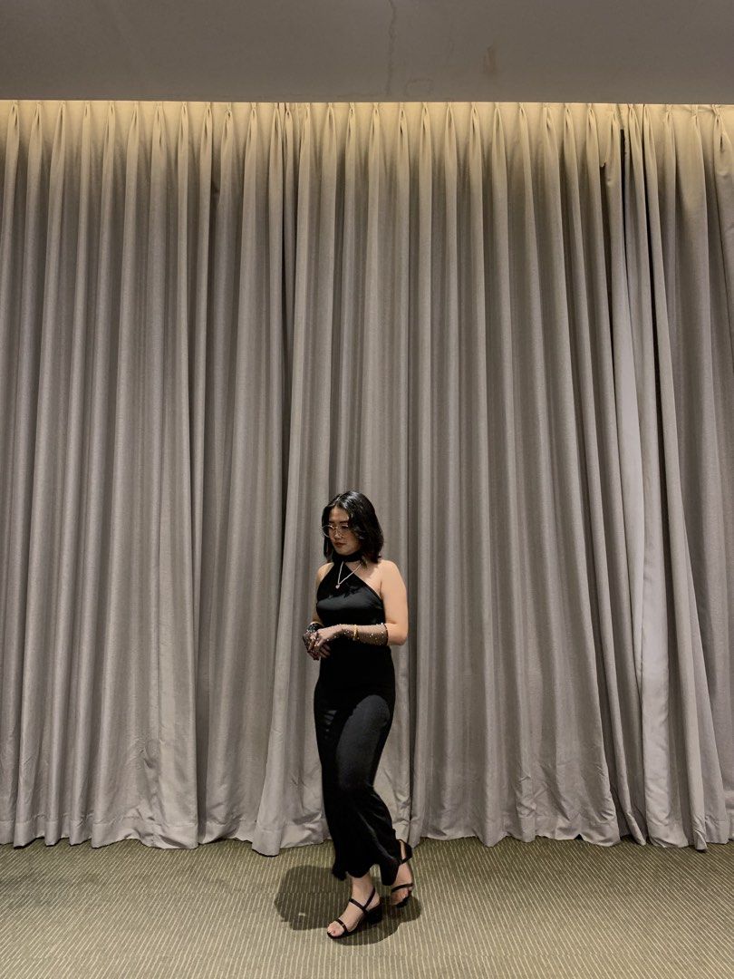 Black Dress (Category: Evening dresses & gowns) located in Manila. Submitted by ivscurated (Listing ID 1462128160, Image 1). Description: Black Formal Dress ( backless ) Size M Used once for an event. .