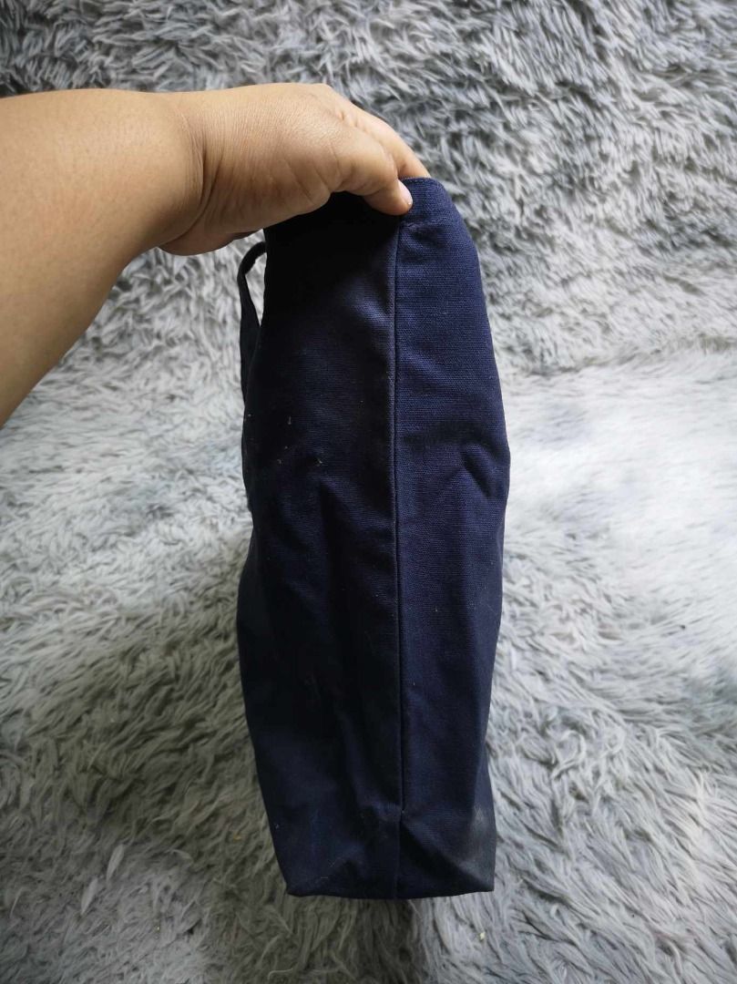 Black Durable Lightweight Tote Bag (Category: Tote Bags) located in Santa Cruz. Submitted by jmy_surplus.2 (Listing ID 1462099885, Image 3). Description: Size ; L - 14.6 W - 14 Color ; Black Type ; Tote bag Brand ; No brand Material ; Nylon Style ; Black With Center Print Design Tote Bag LR 129 JMY 1 Batch #221.