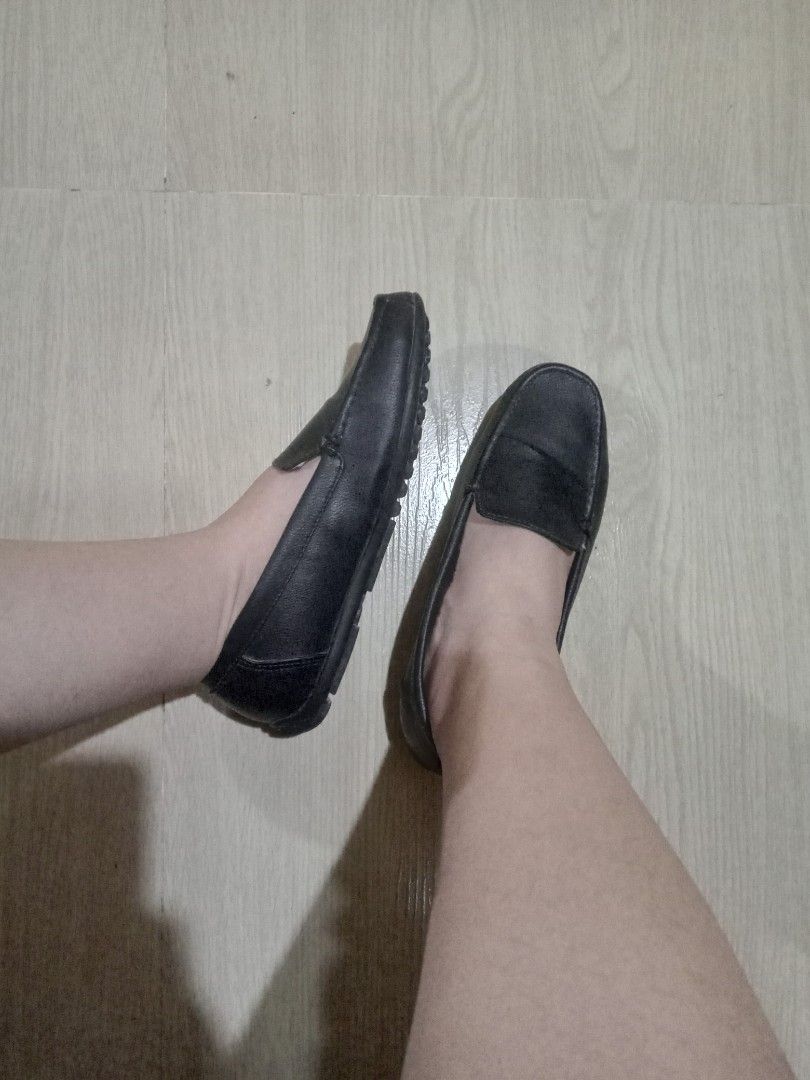 Black Leather Loafers (Category: Loafers) located in San Fernando. Submitted by _luxielleph (Listing ID 1462213233, Image 3). Description: ✅️ Matibay, nakatahi mismong sole Notes: —Nakatago nalang di na nagagamit — Shows some creasing from wear (see photo) VISIT MY PROFILE FOR MORE. HAPPY SHOPPING!.