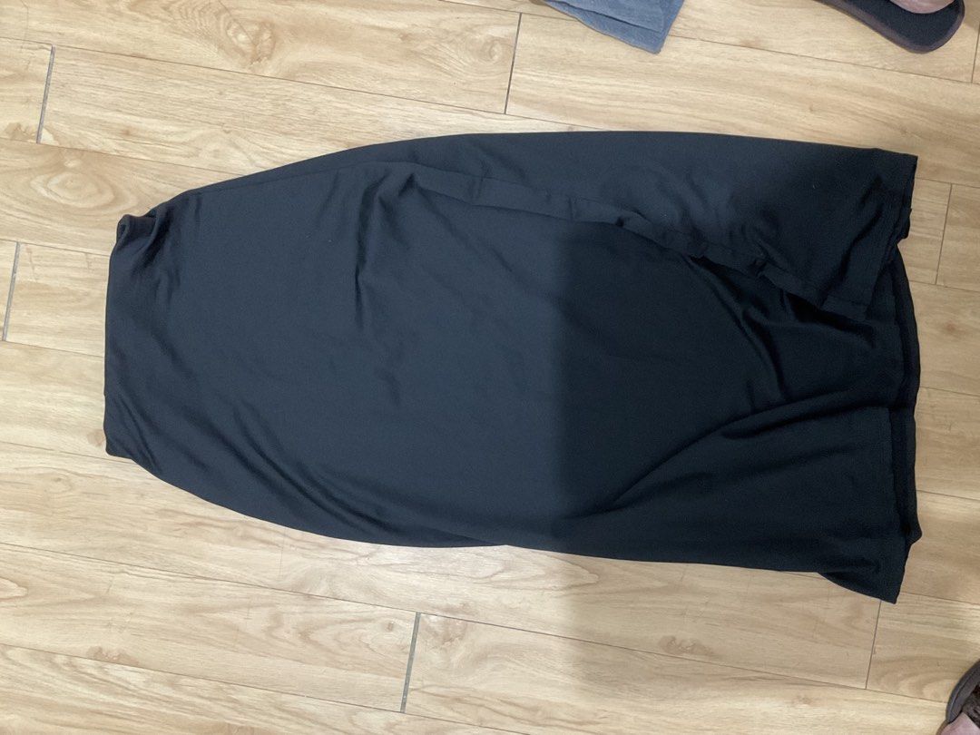 Black Maxi Skirt (Category: Skirts) located in Manila. Submitted by cassyandco. (Listing ID 1462074445, Image 2). Description: 1 mermaid skirt 1 mesh skirt.