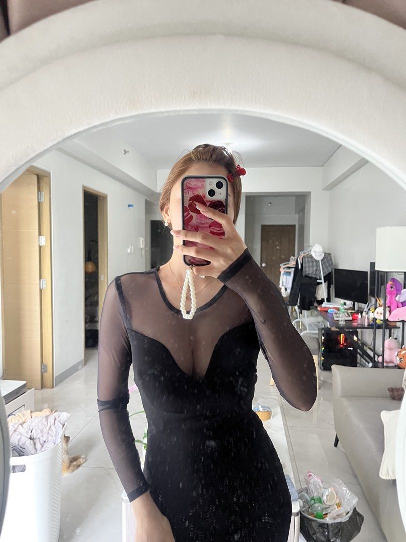 Black mesh gown long sleeves (Category: Evening dresses & gowns) located in Paranaque City. Submitted by lalalavae (Listing ID 1462248338, Image 3). Description: Small to medium Medyo stretchy .