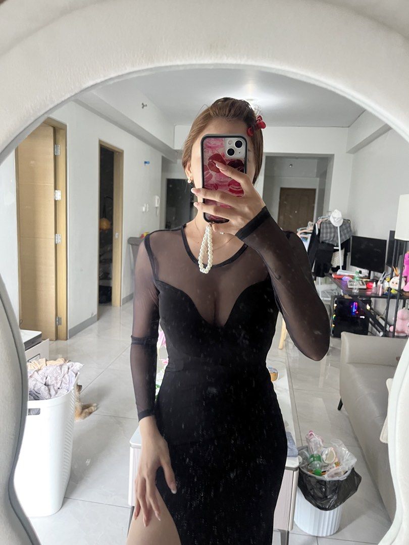 Black mesh gown long sleeves (Category: Evening dresses & gowns) located in Paranaque City. Submitted by lalalavae (Listing ID 1462248338, Image 1). Description: Small to medium Medyo stretchy .
