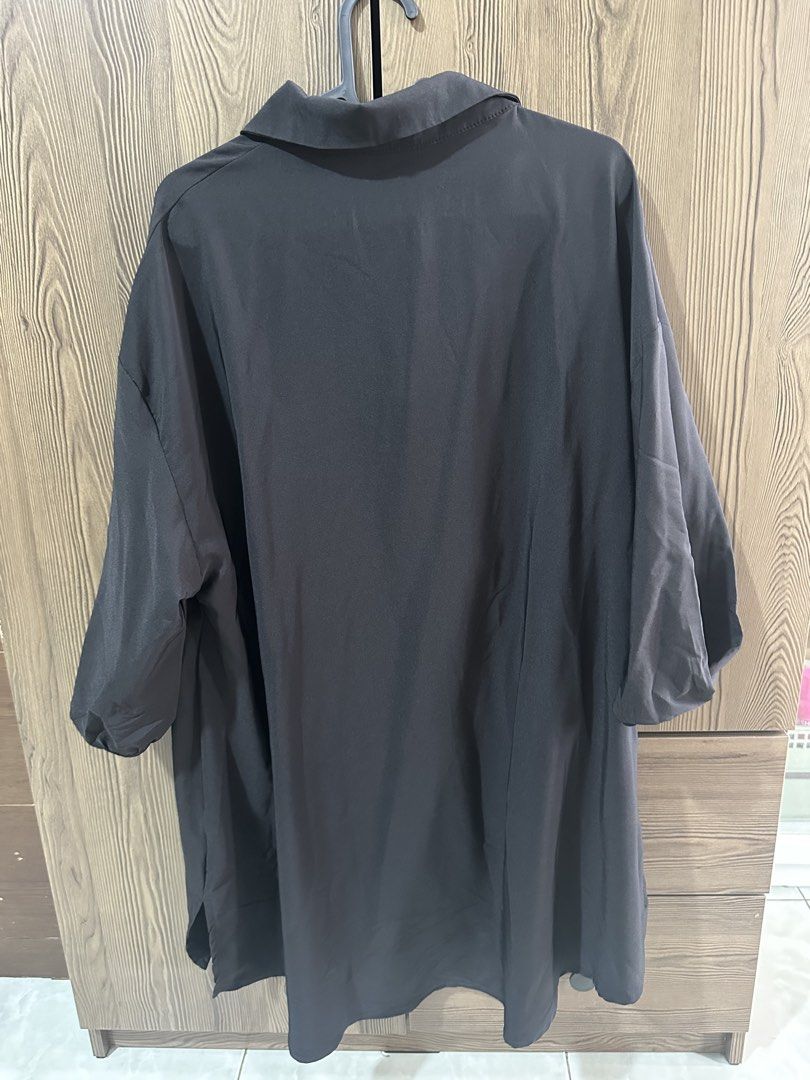 Black Oversized Collared Short Sleeve Shirt (Category: Shirts) located in Paranaque City. Submitted by shopnichoppy (Listing ID 1462125585, Image 3). Description: - Black collared shirt - Short sleeves - Unique twisted detail at the front hem - Relaxed, oversized fit - Side slits for easy movement - Perfect for casual or smart-casual outfits.