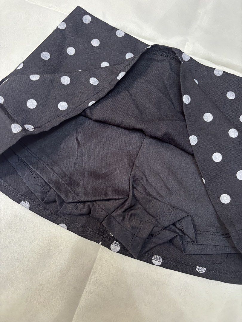 BLACK POLKA SKIRT (Category: Skirts) located in Batangas. Submitted by nishiaoui_04 (Listing ID 1462147813, Image 2). Description: Condition: Good condition 📌 No visible major stains or damage 📌 Actual item is shown in the photos 📌 Size Xs - Small 📌 Brand New (never been worn) 📌 With inner short 💌 Message me for measurements or additional photos! RFS: decluttering / no longer used.