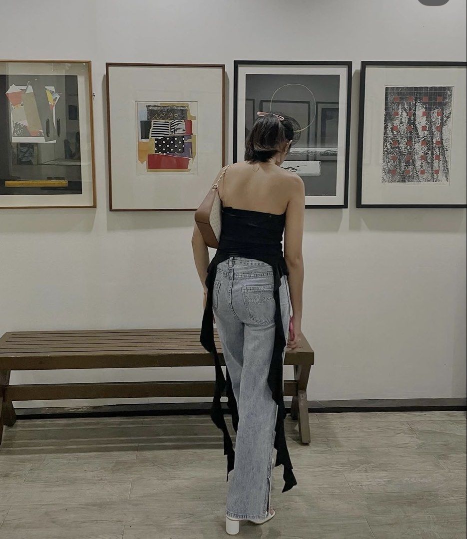 Black ruffled tube top (Category: Sleeveless) located in Manila. Submitted by khyscloset (Listing ID 1462156859, Image 2). Description: - used once - fits XS-M - stretchable.