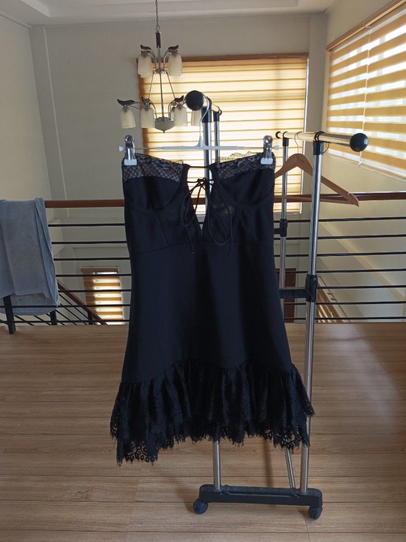 Black sexy dress (Category: Dresses) located in Manila. Submitted by yraeclub (Listing ID 1462123929, Image 2). Description: (sorry nakalimutan ko tanggalin towel 😭😅) nakakasexy 🫣 ♡ size: S-M.
