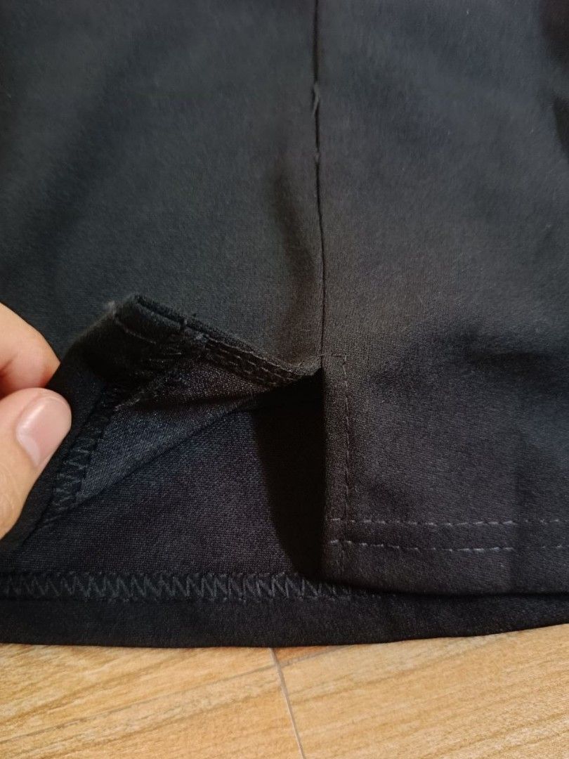 Black skirt with slit (Category: Skirts) located in Manila. Submitted by yraeclub (Listing ID 1462090713, Image 3). Description: with inner shorts ♡ size: S.