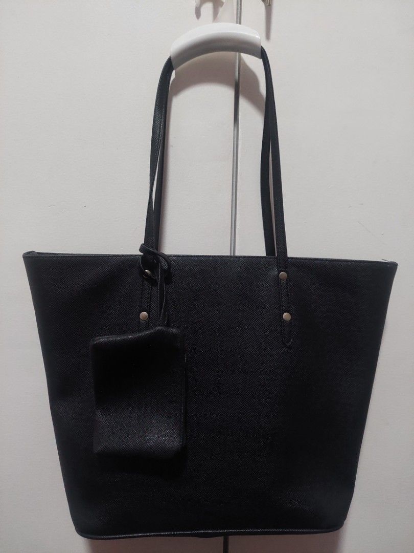 Black Tote Bag with Pouch (Category: Tote Bags) located in Valenzuela. Submitted by joliyanaa (Listing ID 1462184288, Image 1). Description: - Classic black tote bag - Includes a small matching pouch - Interior zippered pocket for essentials - Sturdy and reliable handles - Ample space for everyday items or work necessities - Ideal for daily use or professional settings.