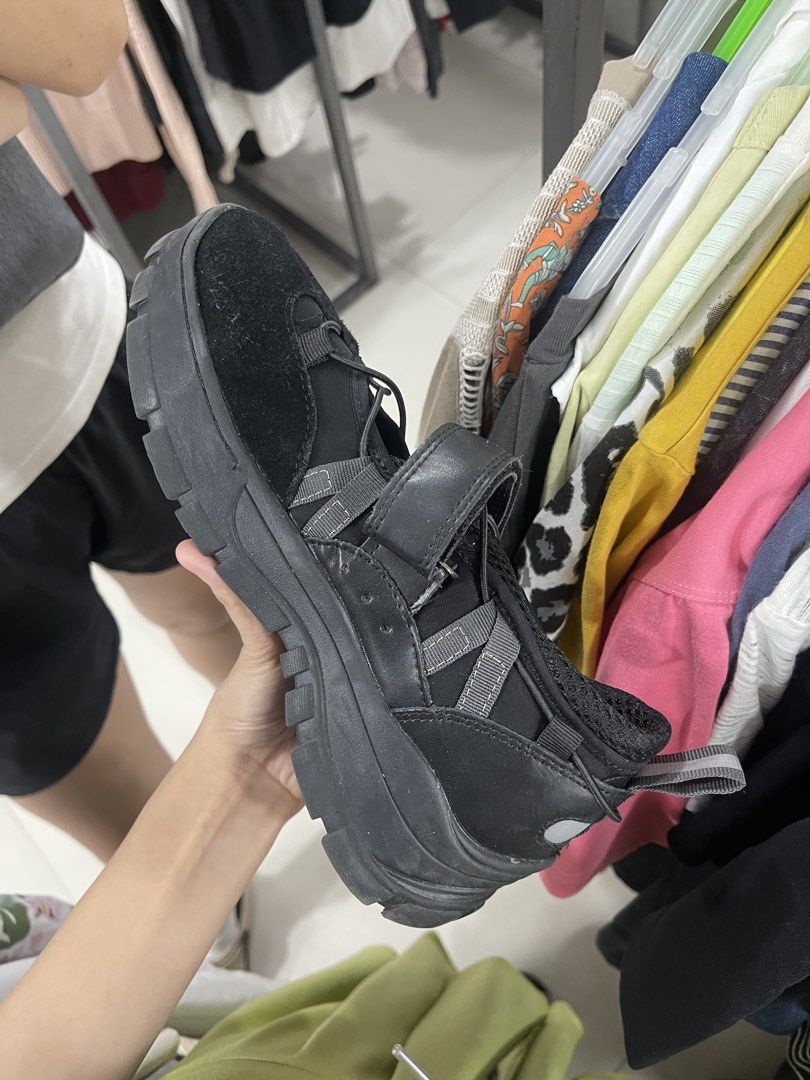 Black Weatherproof Platform Shoes (Category: Heels) located in Balanga. Submitted by crowjo (Listing ID 1462192577, Image 3). Description: - Black weatherproof shoes - Platform sole for added height and style - Adjustable velcro strap for a secure fit - Bungee laces for easy on and off - Pull tab at the back for convenience - Perfect for outdoor adventures or everyday casual wear - Designed for comfort and durability.