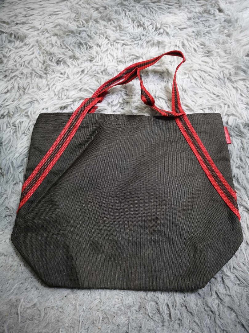 Black With Red Stripe Shoulder Strap Tote Bag (Category: Tote Bags) located in Santa Cruz. Submitted by jmy_surplus.2 (Listing ID 1462175027, Image 3). Description: Size ; L - 10.5 W - 12.4 Color ; Black Type ; Tote Bag Brand ; No brand Material ; Nylon Style ; Black red Tote bag LR 129 JMY 1 Batch #221.