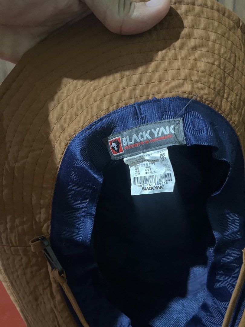 Black yak (Category: Caps & Hats) located in Manila. Submitted by manonghits.12 (Listing ID 1462046412, Image 2). Description: Black yak Excellent cond No any issue 450+sf only Unli vouch po.
