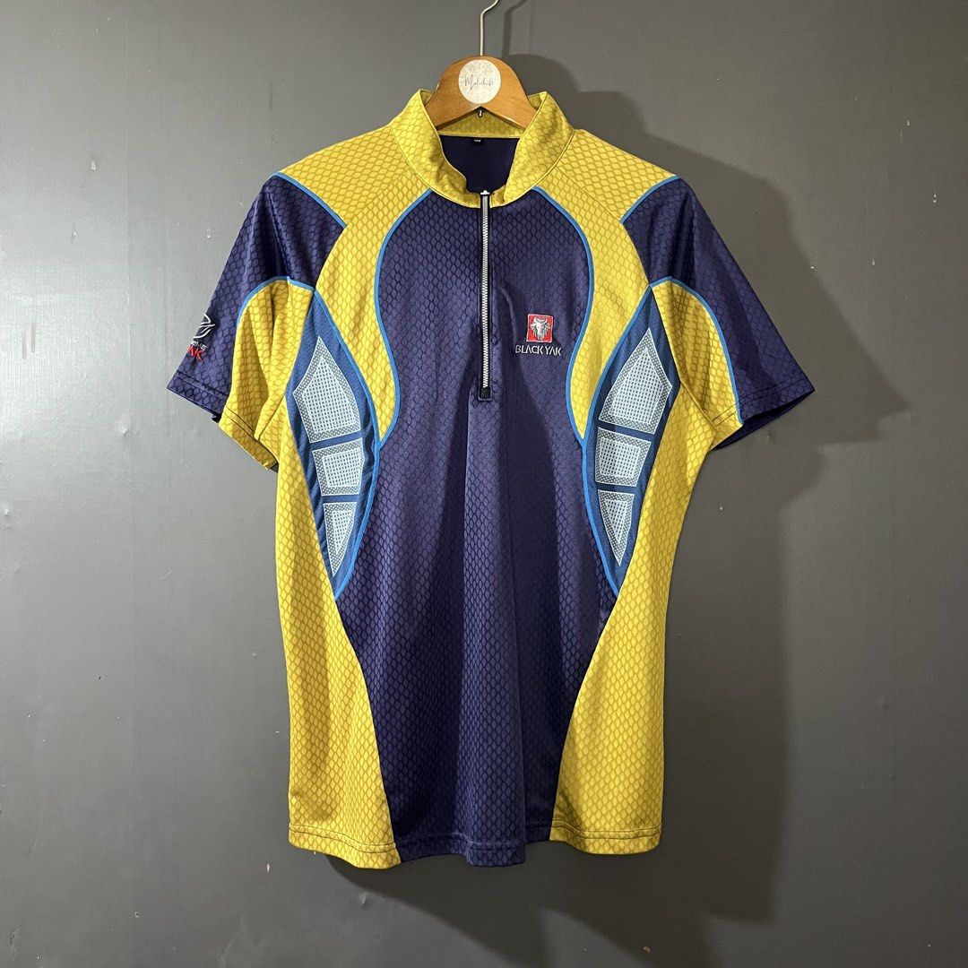 BlackYak Active Short Sleeve Half Zip Jersey Size Large (Category: Activewear) located in Butuan. Submitted by maluthrift (Listing ID 1462114002, Image 1). Description: BlackYak Active Short Sleeve Half Zip Jersey Size Large 📏 FLAT LAY MEASUREMENTS •Size on Tag: Large •Width/Pit-to-Pit (Chest): 20” •Length (Top to Bottom): 27” •Sleeves: N/A ✨ FEATURES & DETAILS •Condition : Excellent •Issue : None (No holes, no snags/runs, no stains, no fading) 