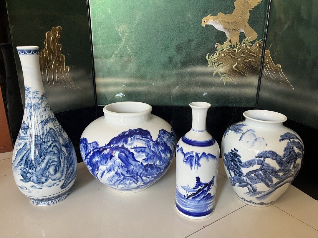 Blue and white Vintage vase (Category: Vintage Collectibles) located in Calasiao. Submitted by maxwayne200413 (Listing ID 1462150878, Image 1). Description: onhand all in excellent condition elegant and very pretty .