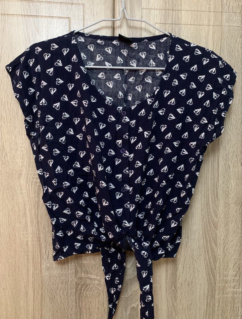 Blue Cotton Blouse (Category: Blouses) located in Vigan. Submitted by sweeeeeteclairs (Listing ID 1462130851, Image 2). Description: .