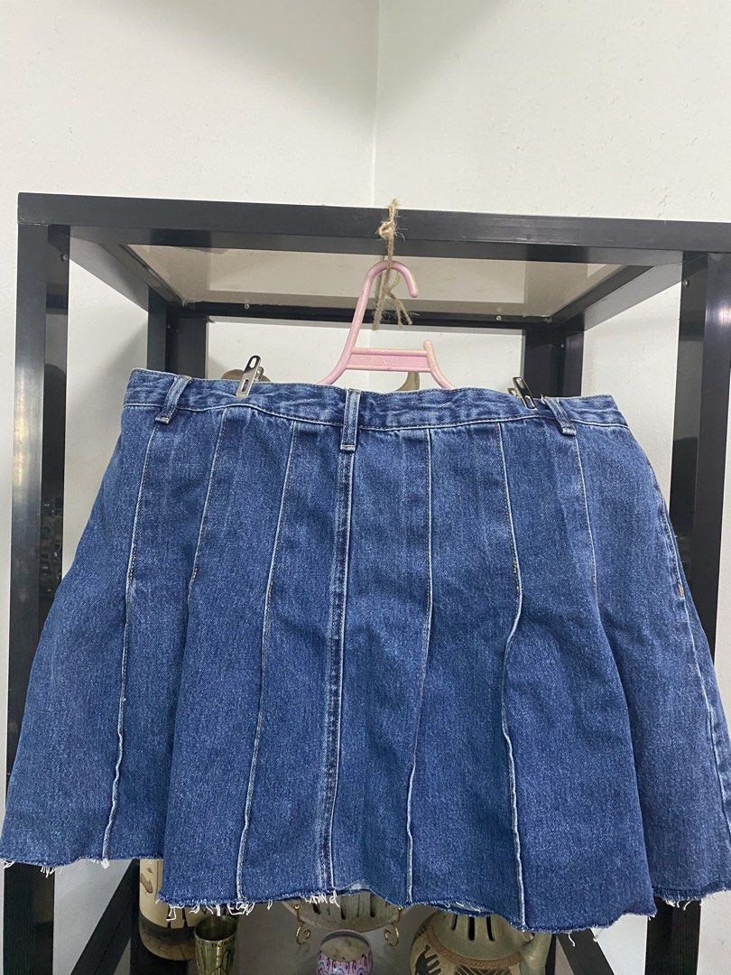 Blue Denim Skirt (Category: Skirts) located in Quezon City. Submitted by zaffiro98 (Listing ID 1462056090, Image 2). Description: fits XL Waistline 37” Hips 48” Length 17”.