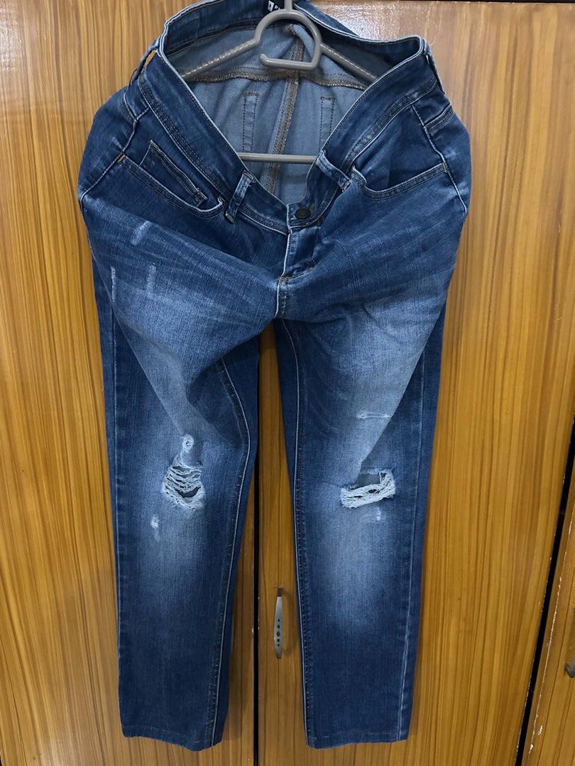 Blue Distressed Skinny Jeans (Category: Jeans) located in Manila. Submitted by vingoodies (Listing ID 1462102282, Image 1). Description: Blue skinny jeans with ripped details on the knees. Classic five-pocket styling. Button and zip closure. These jeans have a worn-in look. Great for casual outfits. P150 each pm lng.