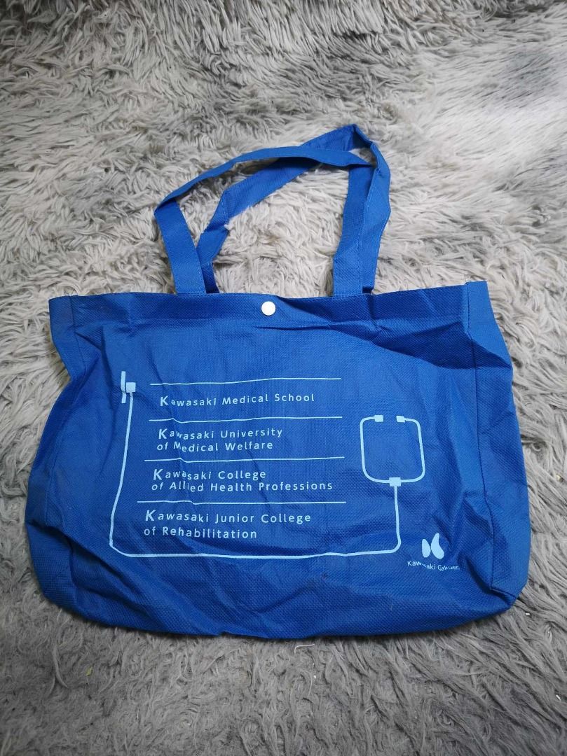 Blue Fabric Snap Closure Tote Bag (Category: Tote Bags) located in Santa Cruz. Submitted by jmy_surplus.2 (Listing ID 1462102608, Image 1). Description: Size ; L - 10.4 W - 15.3 Color ; Blue Type ; Tote Bag Brand ; No brand Material ; Nylon Style ; Blue Durable Tote Bag LR 129 JMY 1 Batch #221.