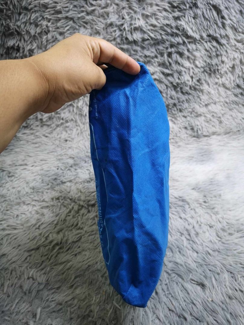 Blue Fabric Snap Closure Tote Bag (Category: Tote Bags) located in Santa Cruz. Submitted by jmy_surplus.2 (Listing ID 1462102608, Image 2). Description: Size ; L - 10.4 W - 15.3 Color ; Blue Type ; Tote Bag Brand ; No brand Material ; Nylon Style ; Blue Durable Tote Bag LR 129 JMY 1 Batch #221.