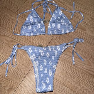 (Category: ) located in . Submitted by khyscloset (Listing ID 1462222083, Image 1). Description: .