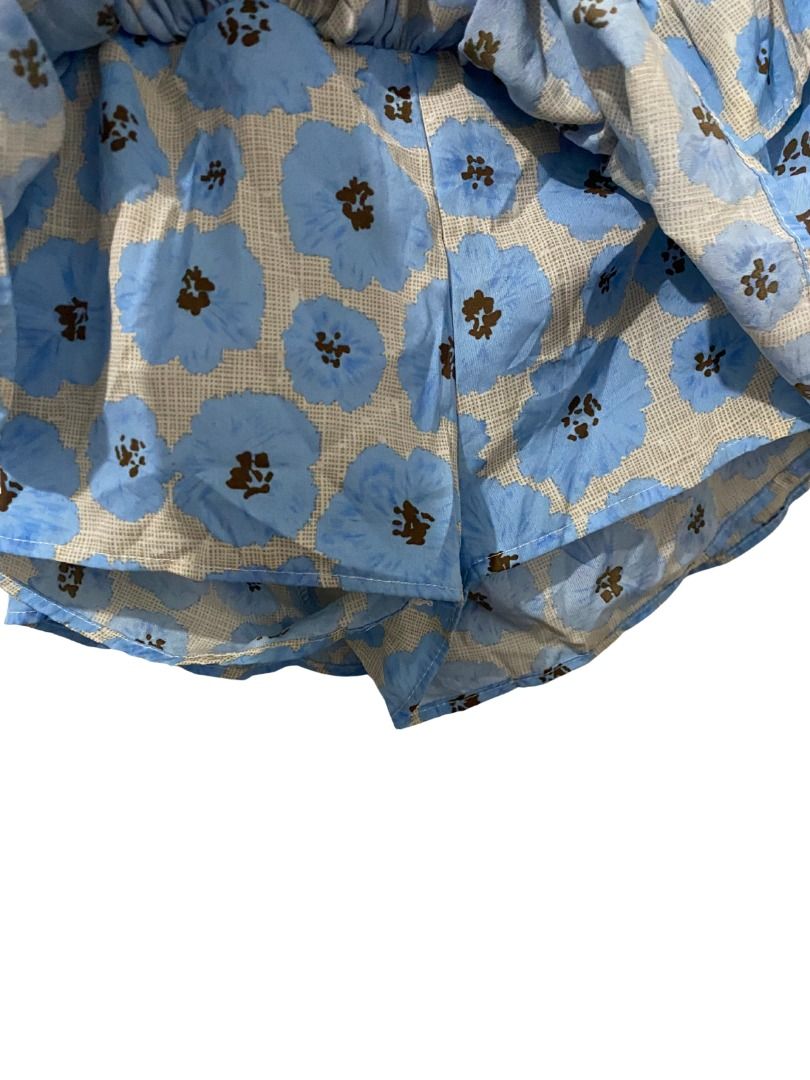 blue floral mini skirt (Category: Skirts) located in Quezon City. Submitted by kastiel00 (Listing ID 1462205126, Image 2). Description: very adjustable, small to large??.
